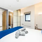 2 Bed 2 Bath Deluxe Flat In Kensington