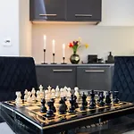 2 Bed 2 Bath Deluxe Flat In Kensington