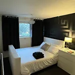3 Bedroom House Stratford London, Sleeps 5