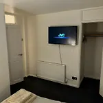 3 Bedroom House Stratford London, Sleeps 5