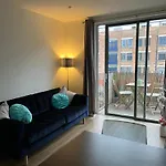 Modern Cozy 1 Bedroom London Apartment