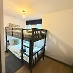Cozy Guest Two Bedroom Flat