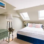 Private Comfortable Loft Apt In Superb Period Home