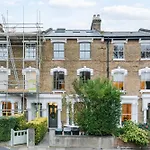 Private Comfortable Loft Apt In Superb Period Home