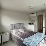Lovely And Modern Room In London City