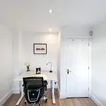 3 Bedroom Flat With Free Secured Parking In Borough Near The Shard, Bermondsey