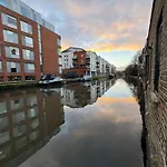 Studio-Sleeps3-98Ws-Petfriendly