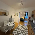 Chic & Cozy Apartment A Step From Camden Road St