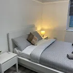 Eejs Stylish 3 Bedroom House - Greenwich