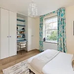 The South Hampstead Hideaway - Stylish 6Bdr Home