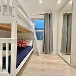 Flat B Garrat Lane