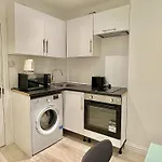 Flat B Garrat Lane