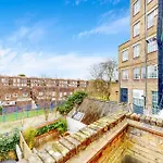Charming Victorian 1-Bed Flat-3 Mins To Bus Stop
