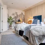 London Holland Park - Games Room & Parking