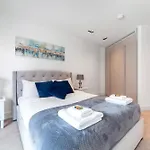 Stylish Central 2Bdr Flat, Comm Garden I Smarthost