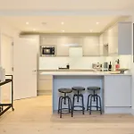 The Melbray Gem - 2Bdr Apartment With Courtyard
