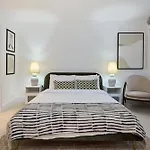 The Melbray Gem - 2Bdr Apartment With Courtyard