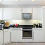 Central Apartment-Sleeps 4-98 Walking Score