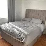 2 Bed Flat Near Main Acton Line