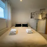 Nice 2 Bedroom Apartment By The River Thames