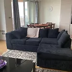 Nice 2 Bedroom Apartment By The River Thames