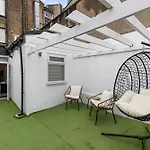 Stunning London Flat With Jacuzzi Bath