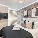 Stunning London Flat With Jacuzzi Bath