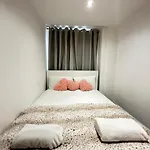 Hyde Park Comfortable Family Apartment