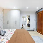 3 Bedroom Apartment By River Thames