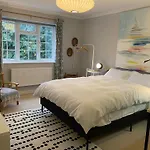 Cosy Kew Flat With Two Bedrooms