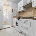 Comfortable & Convenient Spacious Private Room In Downshill Way London