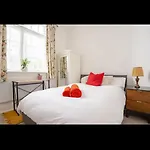 Hideaway In Highgate Village