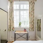 Hideaway In Highgate Village