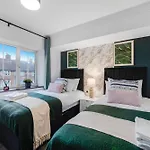 Shepherds Bush Abode - Garden - Sleeps 12