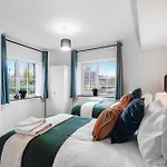 Shepherds Bush Abode - Garden - Sleeps 12