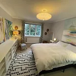 Cosy Kew Flat With Two Bedrooms
