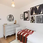 The Belsize Park Place - Charming 6Bdr Home With Garden