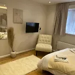The Spacious Haven - Zone 2 Inner City London