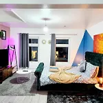 New Deluxe Studio Apt-2