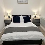 Sleeps 4 Cosy Studio In Golder Greens Nw11 London