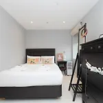 Stylish 2Br Flat, 6 Min Chiswick Park Tube