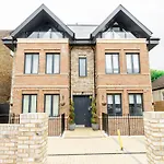 Superb Top Floor 1-Bedroom Flat With Charming Two Balconies