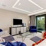 5 Million Pound Luxury Penthouse Tower Bridge Sleeps 8 Private Jacuzzi