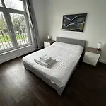 3 Bed London Home, Free Parking & Self Check In