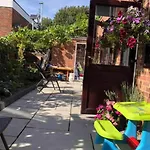 Beautiful Studio Flat Near Lake