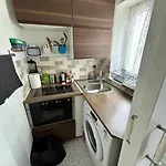 Beautiful Studio Flat Near Lake