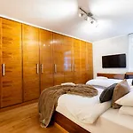 Mayfair Deluxe Apartment