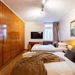 Mayfair Deluxe Apartment