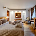 Mayfair Deluxe Apartment