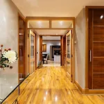 Mayfair Deluxe Apartment
